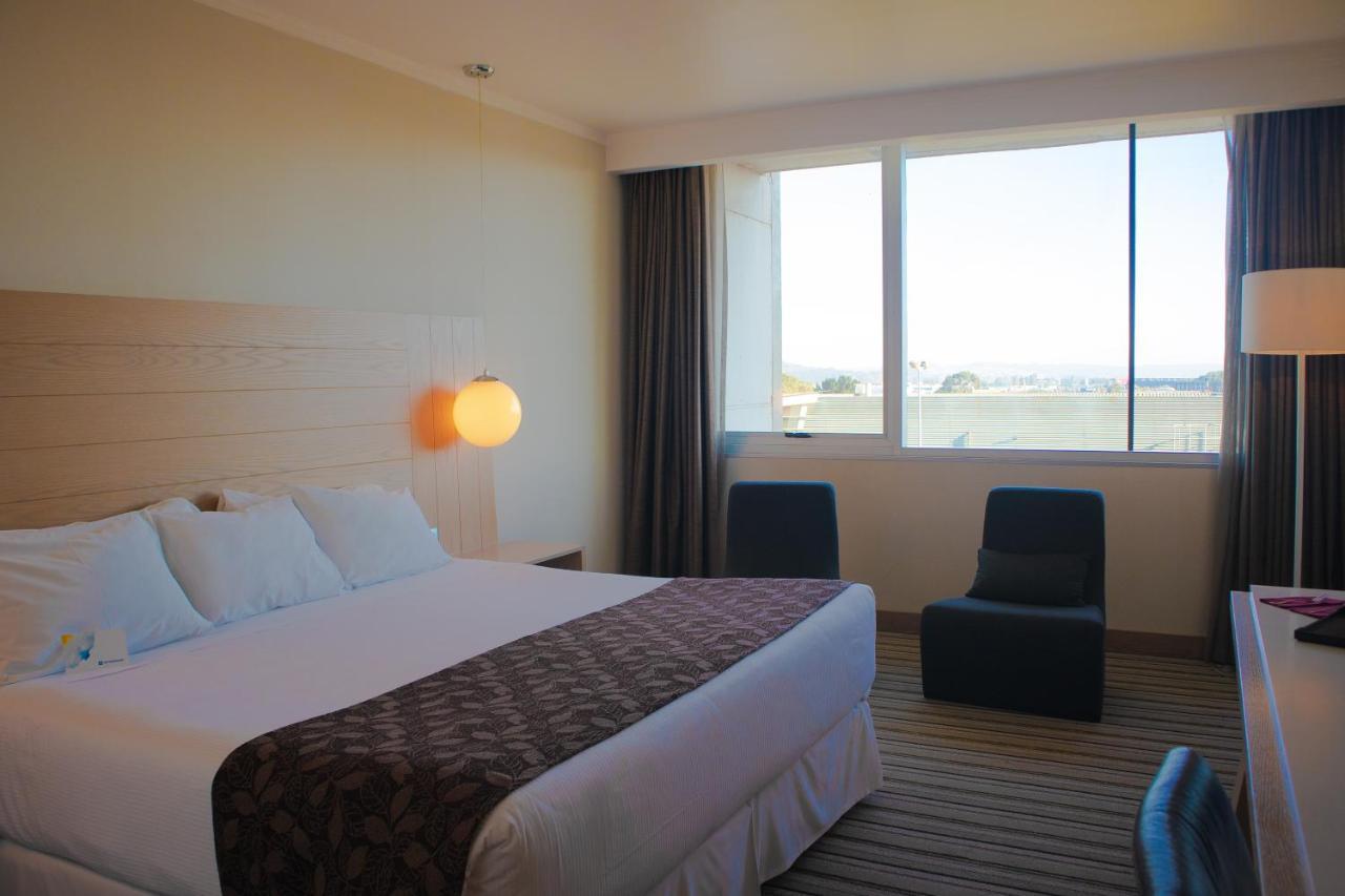 Wyndham Concepcion Pettra Hotel Luaran gambar A room at the hotel