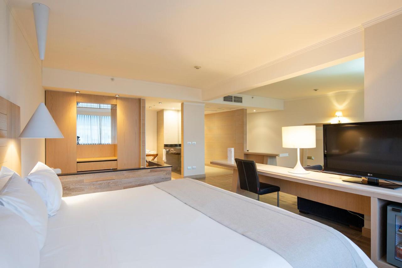 Wyndham Concepcion Pettra Hotel Luaran gambar A room at the hotel