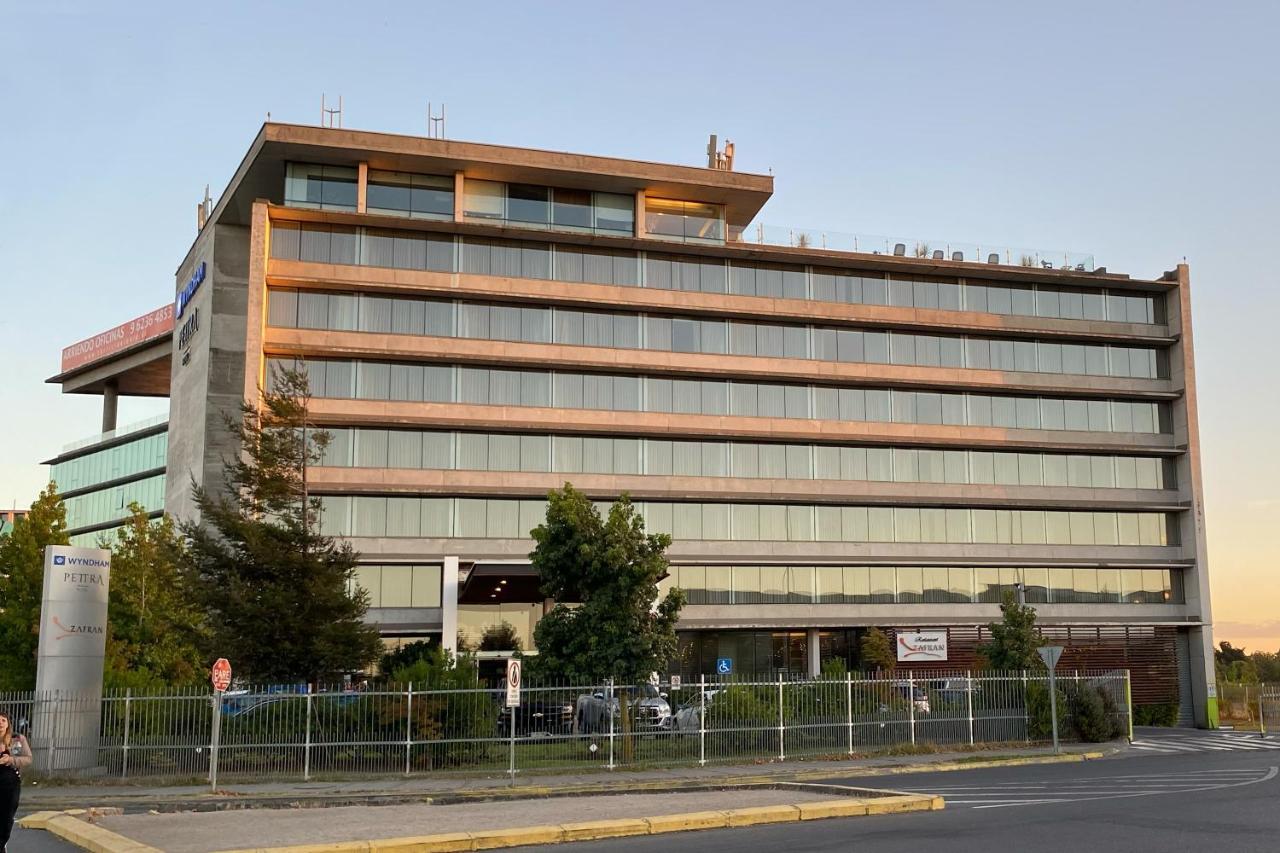Wyndham Concepcion Pettra Hotel Luaran gambar The terminal