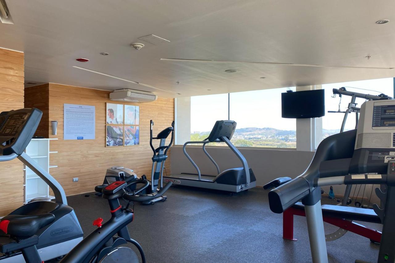 Wyndham Concepcion Pettra Hotel Luaran gambar The gym at the hotel