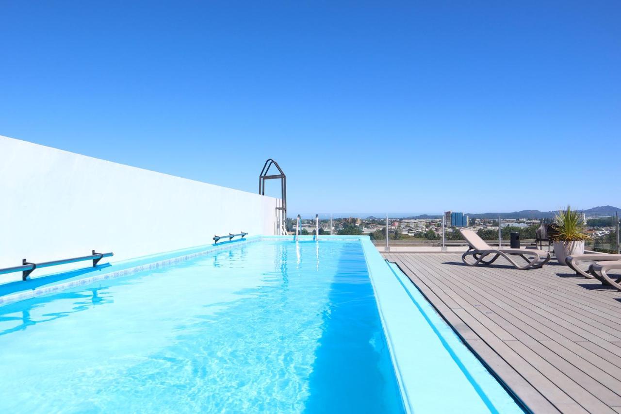 Wyndham Concepcion Pettra Hotel Luaran gambar Rooftop pool