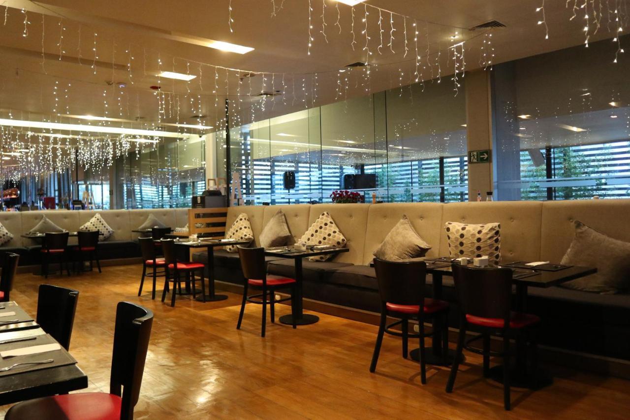Wyndham Concepcion Pettra Hotel Luaran gambar The interior of the restaurant