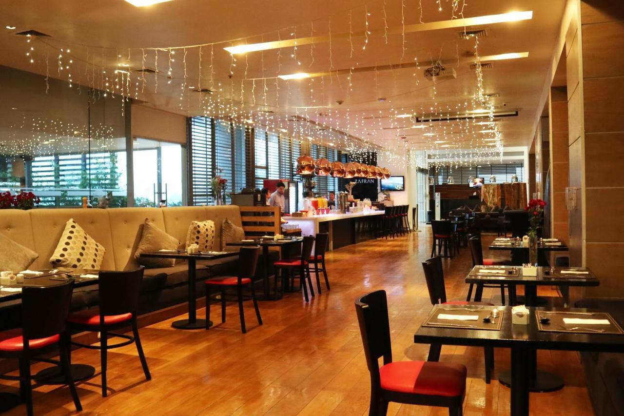 Wyndham Concepcion Pettra Hotel Luaran gambar The interior of the restaurant