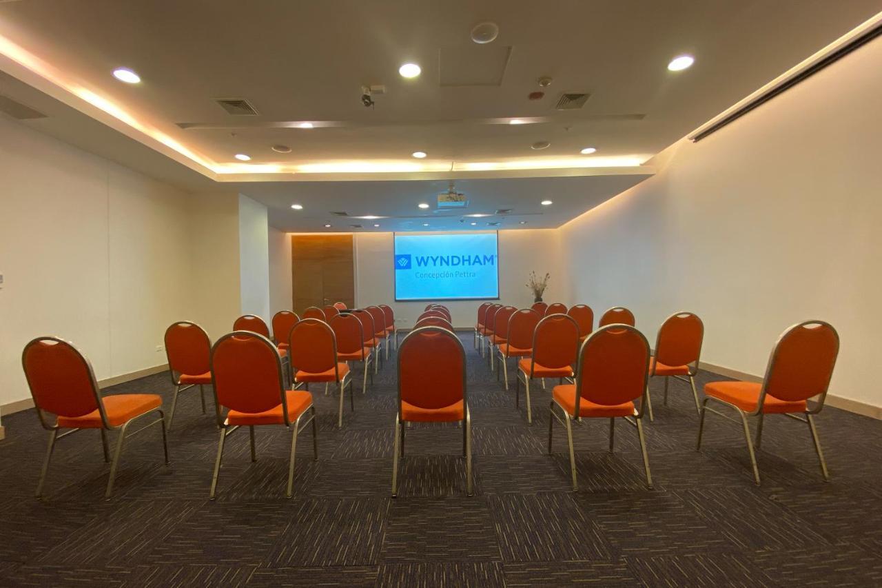 Wyndham Concepcion Pettra Hotel Luaran gambar Meeting room at Wyndham Garden, Bangkok
